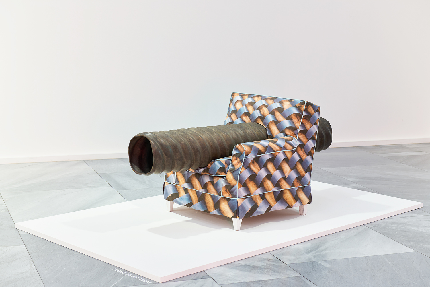 Robert Gober, Stuhl mit Röhre, 1994–1995 © Emanuel Hoffmann-Stiftung, Depositum in der Öffentlichen Kunstsammlung Basel
