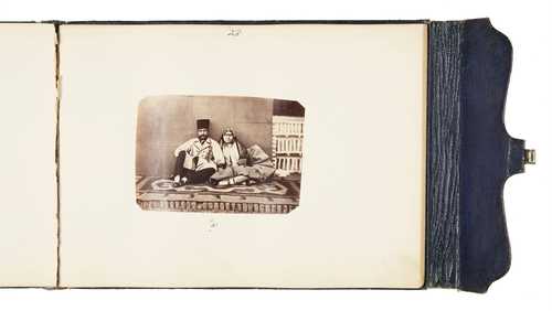 Album von Naser al-Din Shah Qajars Hofstaat und Harem, Albuminabzüge, 1872-1875
© als Sammlung by Jacques Herzog und Pierre de Meuron Kabinett, Basel.